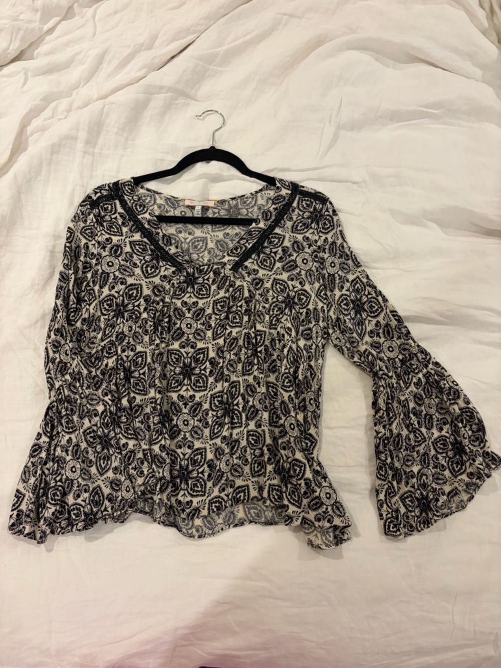Black & Cream Floral-Print Bell-Sleeve Women’s Blouse